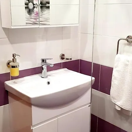 فيلة Vanessa Koprivki Area *